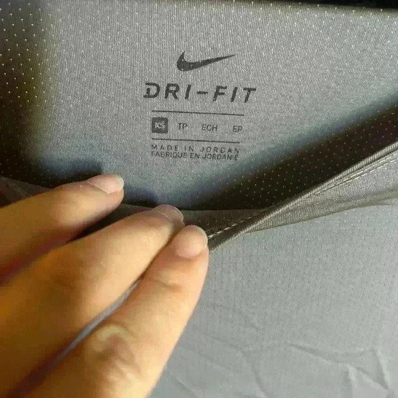 Nike boys Dri fit short sleeve tee, Small, grey - Picture 3 of 3